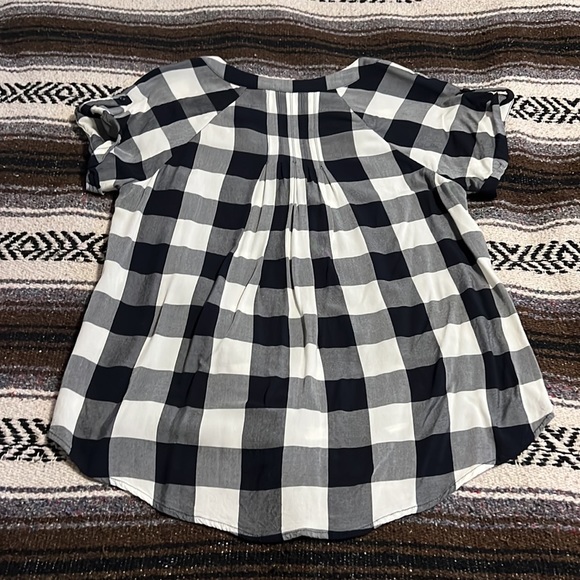 Market & Spruce Black and White Lightweight Plaid Top Size Medium Women - Picture 2 of 5